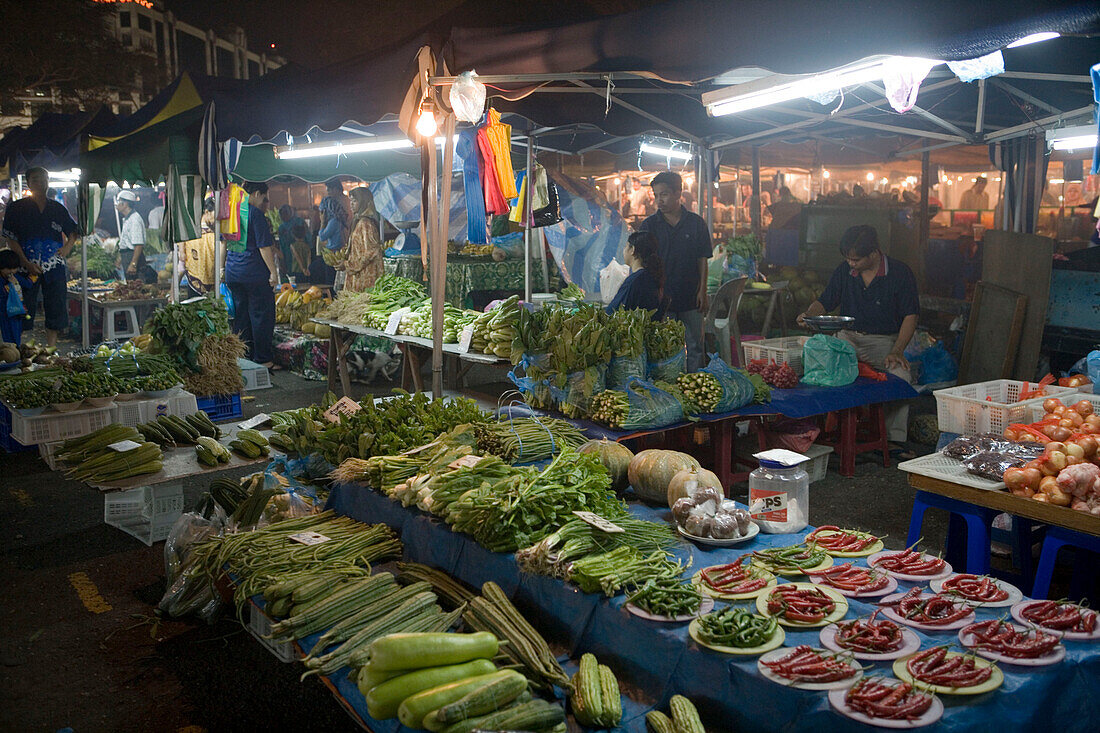 Gemüseverkauf auf dem Nachtmarkt, Pasar Malam Night Market, Bandar Seri Begawan, Brunei Darussalam, Asien
