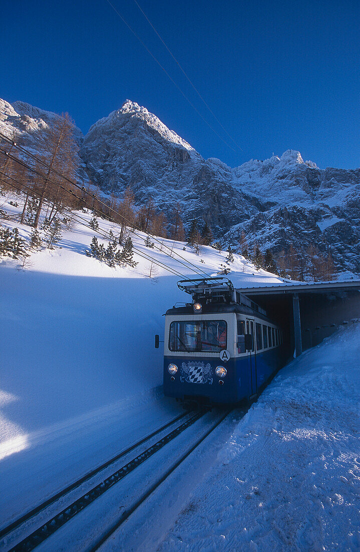 Zugspitzbahn, Blick zum Gipfel, Zugspitze, Garmisch-Partenkirchen, Deutschland