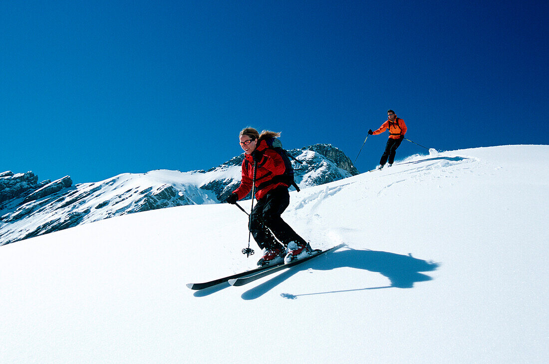 Skitourenfahrerin am Grießkar, Alpspitze, Deutschland, Garmisch-Partenkirchen