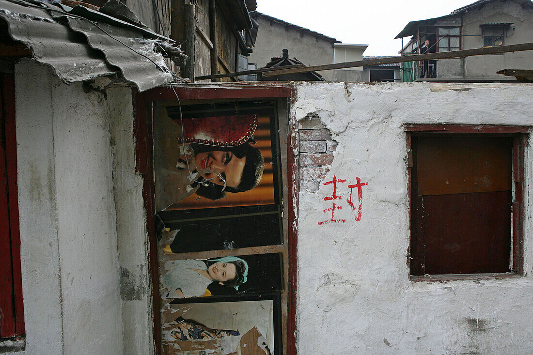 living in demolition quarter, Shanghai