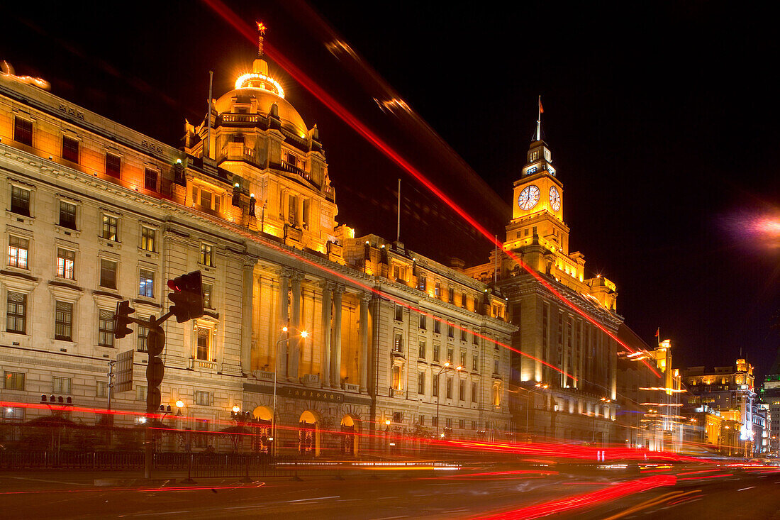 Shanghai Customs House, Pudong Development House, at night