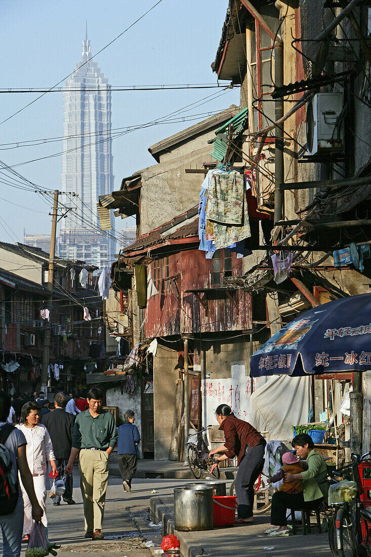 old town, Lao Xi Men, street life, Blick auf und Jinmao Tower, street kitchen
