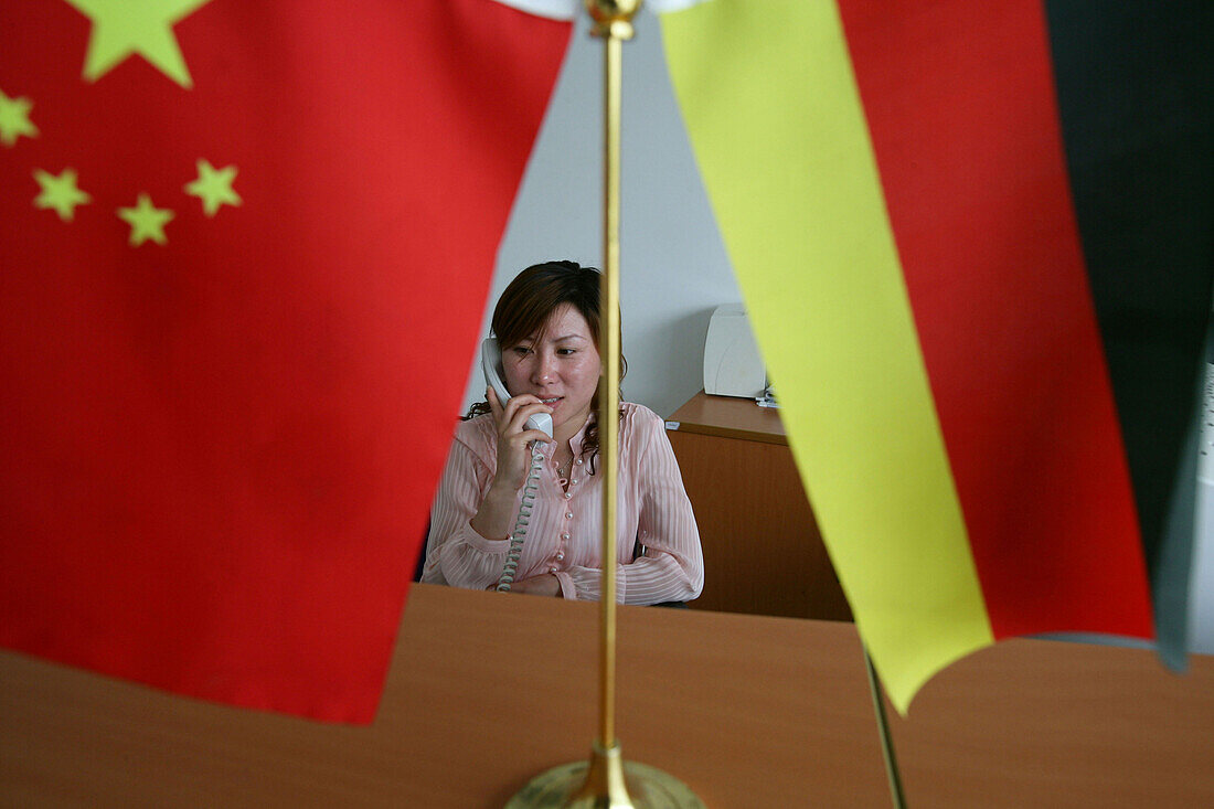 German company,secretary, Sekretärin, LENZE AG, Shanghai, German drive and automation technology, Empfang, lobby, german and chinese flag, deutsche und chinesische Fahne, Flagge