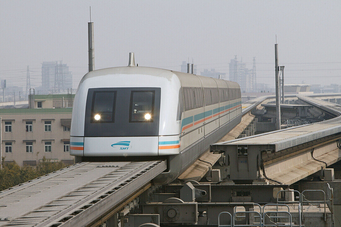 Maglev,Transrapid, Magnetschwebebahn, magnetic levitation train, Technologie, Joint, Venture,Siemens, connects Pudong Airport with downtown Shanghai, Long Yang Station, joint venture, German consortium, Verbindung zum Flughafen, Bahnhof