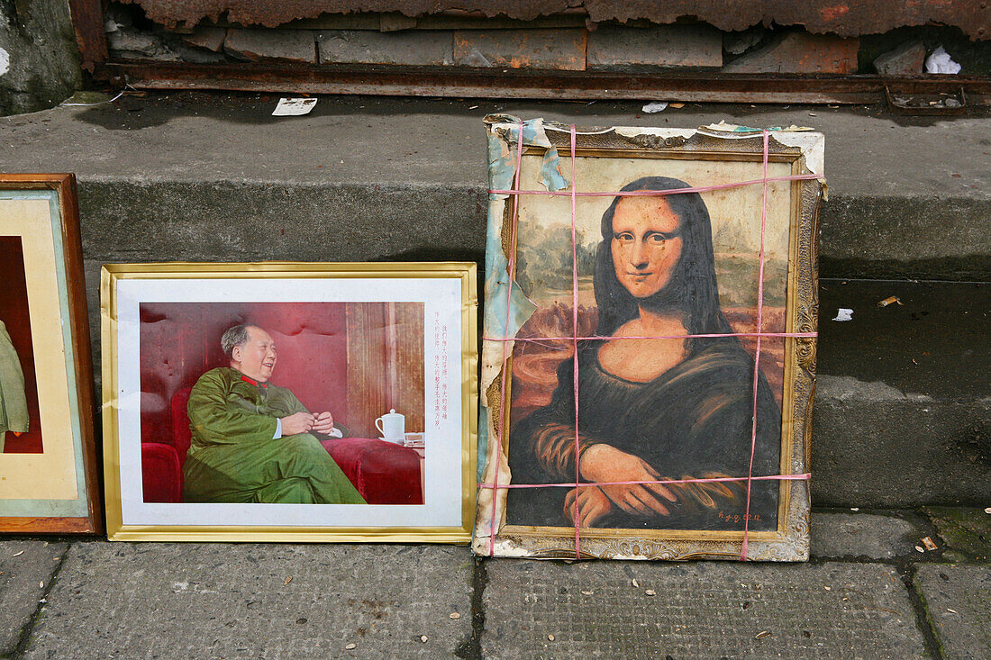 framed pictures of Mao and Mona Lisa, China