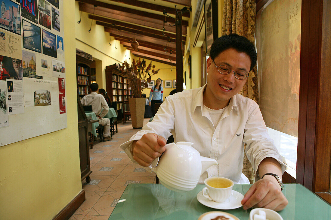 Old China Hand Reading Room,Café, Buchhandlung, bookshop, French Quarter, Französische Konzession, bookstore, coffeeshop, tea, cappucino, photographer Deke Erh, Tee