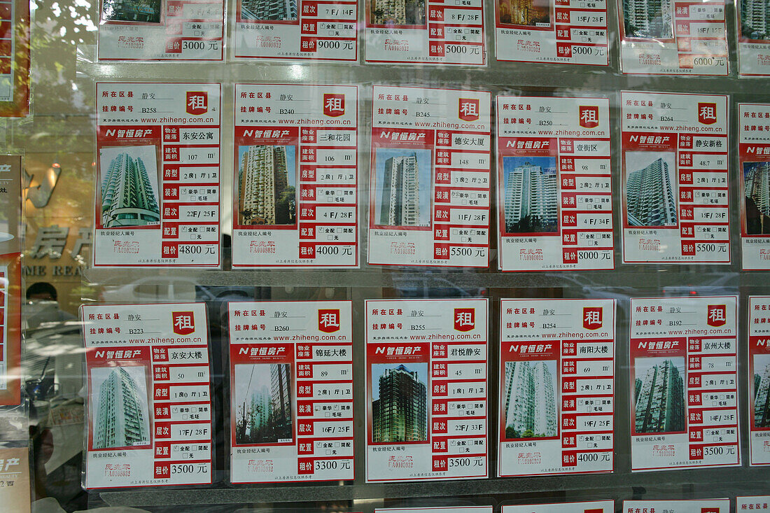Real estate advertising, Shanghai,Real estate advertising, flats, price, Immobilienanzeige, Wohnungsgrundriss, rent, buy, Kaufen, mieten, Schaufenster, ads in window display