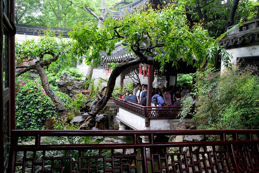 Yu Garden,klassischer chinesischer Garten, Gartenkunst, classical Garden of Joy, Yu Yuan Garden, Ming Dynasty, Nanshi, aus: "Mythos Shanghai", Shanghai, Sachbildband, Fotos Karl Johaentges, Text Erich Follath, Verlag, Collection Rolf Heyne, 2005