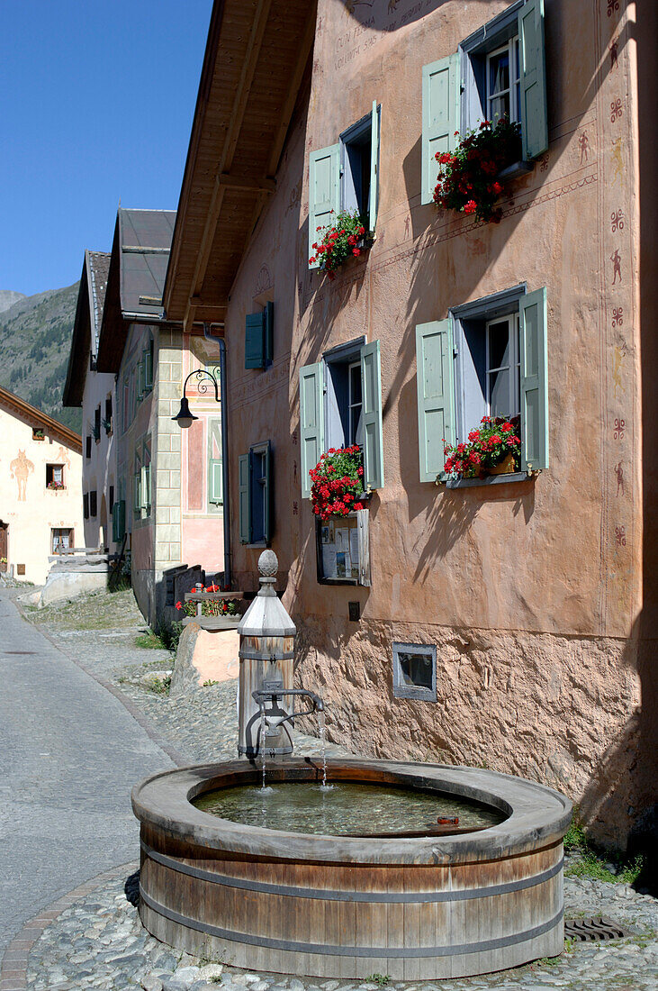 Brunnen, Guarda, Graubünden, Schweiz