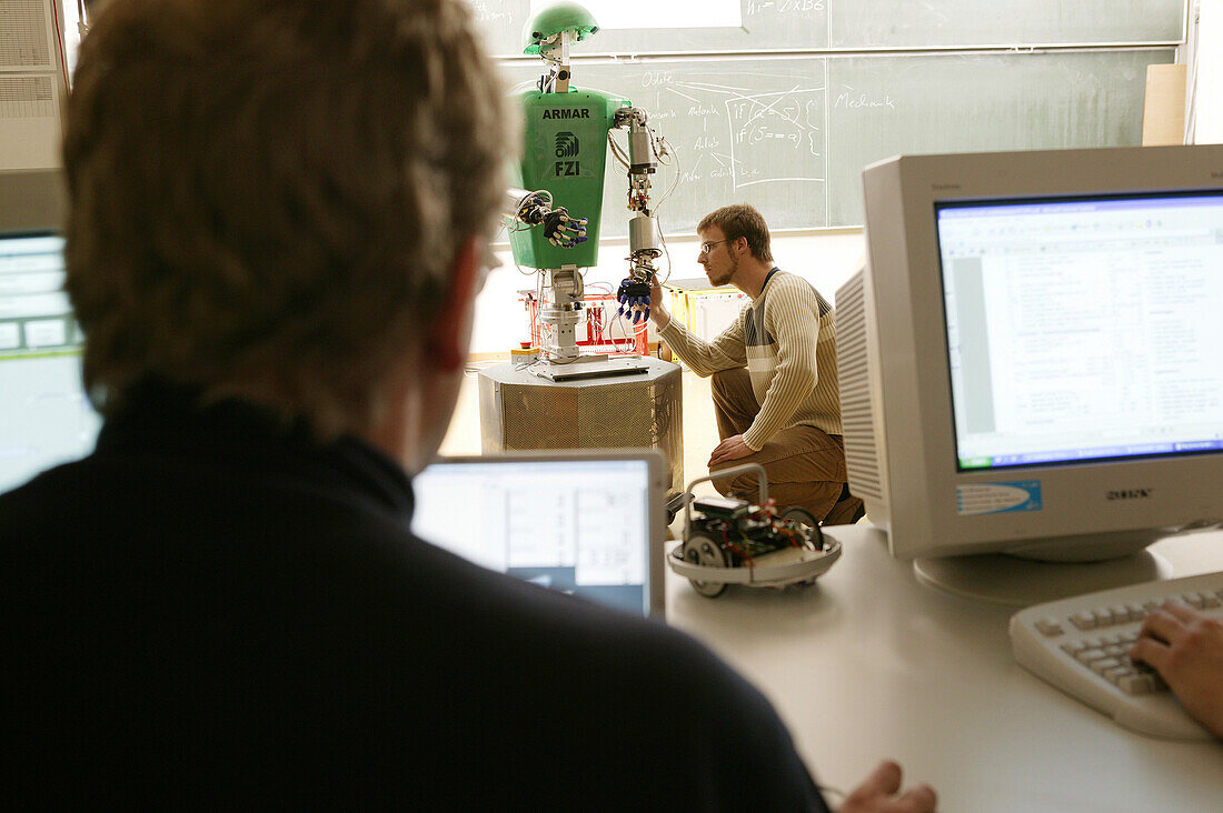 Humanoid robot, ARMAR, Initialisation of the robot in the laboratory, Dipl Phys Kristian Regenstein, Institute für Rechnerentwurf und Fehlertoleranz at Karlsruhe University, 2004