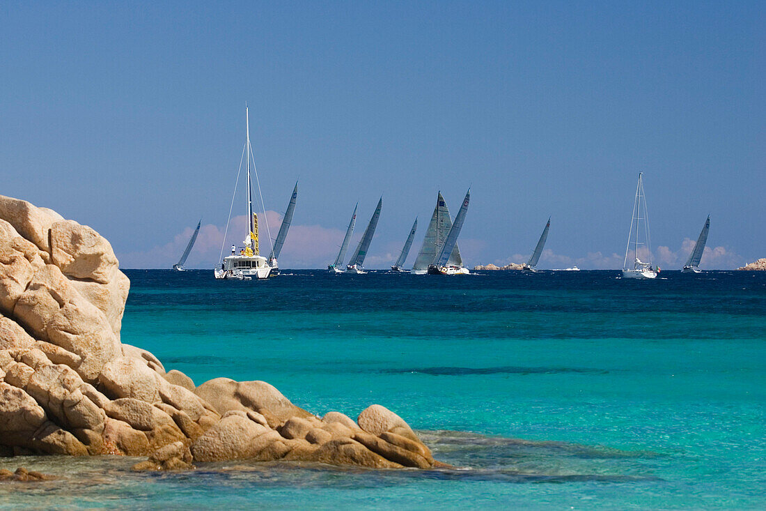 Segelboote an der Costa Smeralda, Sardinien, Italien