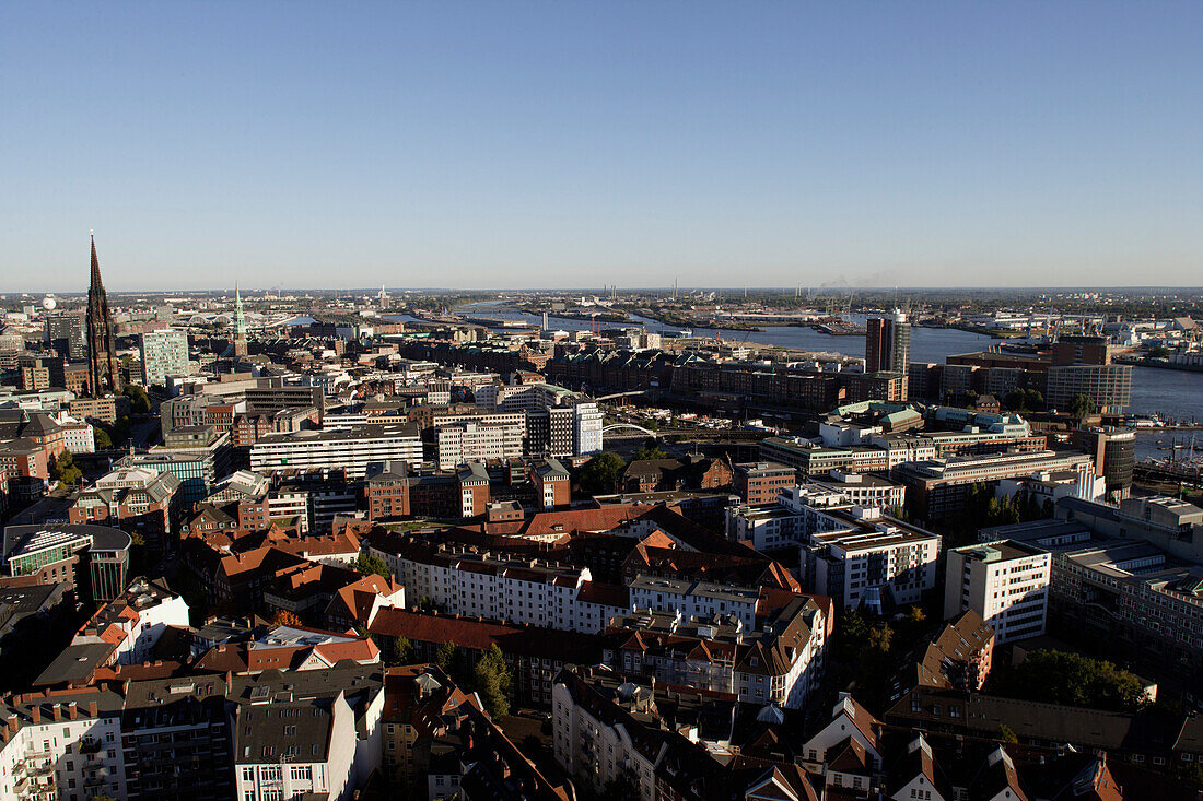 Blick auf City, Elbe und Hafen, Blick vom Glockenturm des Michel, Hamburger Hauptkirche St. Michaeliskirche, Englische Planke 1a, Stadtteil Neustadt, Hamburg