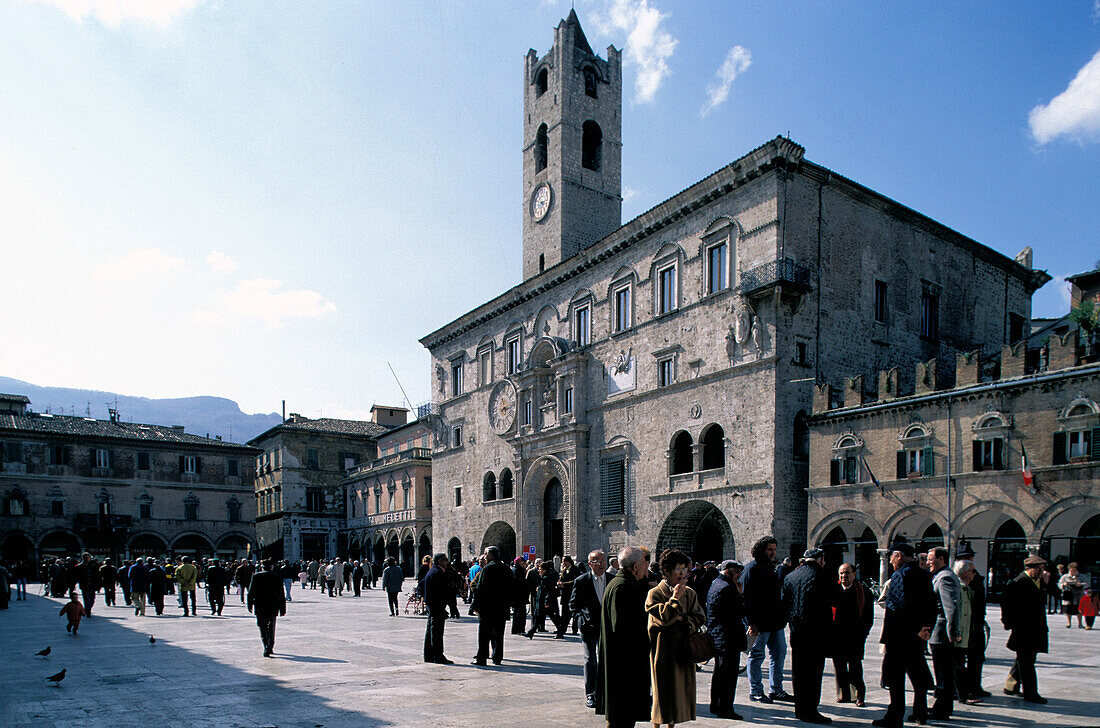 Piazza del Popolo, Ascoli Piceno, Marken, Italien