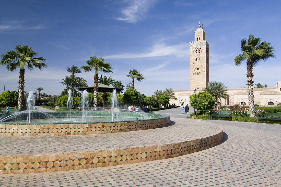 Park und Minarett von Koutoubia, Marrakech, Marokko
