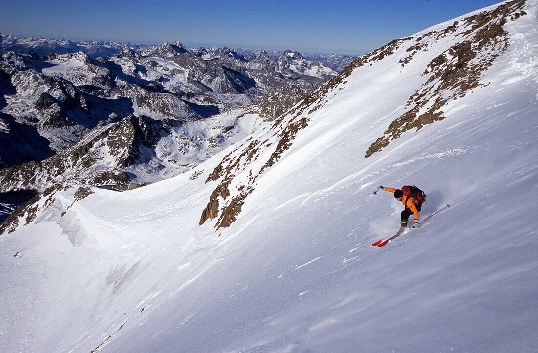 Skifahrer bei der Abfahrt, Wildspitze, 3768 m, Tirol, Österreich