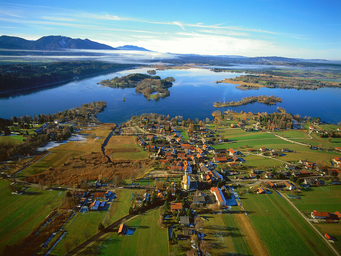 Luftaufnahme vom Staffelsee, Seehausen, Oberbayern, Deutschland