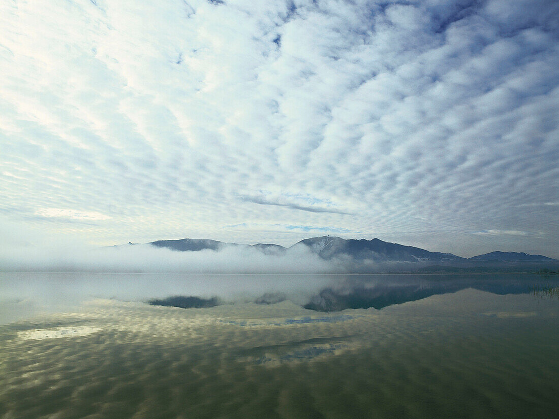 Wolkenstimmung am Morgen, Murnauer Moos, Blaues Land, Oberbayern, Deutschland