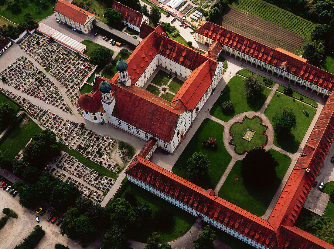 Luftaufnahme, Kloster Benediktbeuern, Lkr. Bad Tölz, Oberbayern, Deutschland