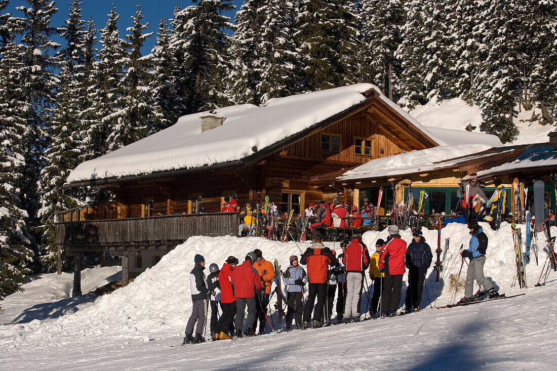 Group of skiers in front of the Weitmoosalm (1800 m), Planai, Schladming, Ski Amade, Styria, Austria