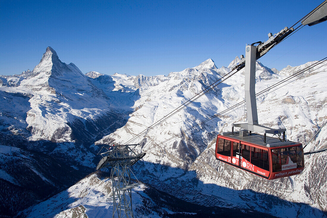 Overhead cable car going downhill, Matterhorn (4478 m) in background, Zermatt, Valais, Switzerland