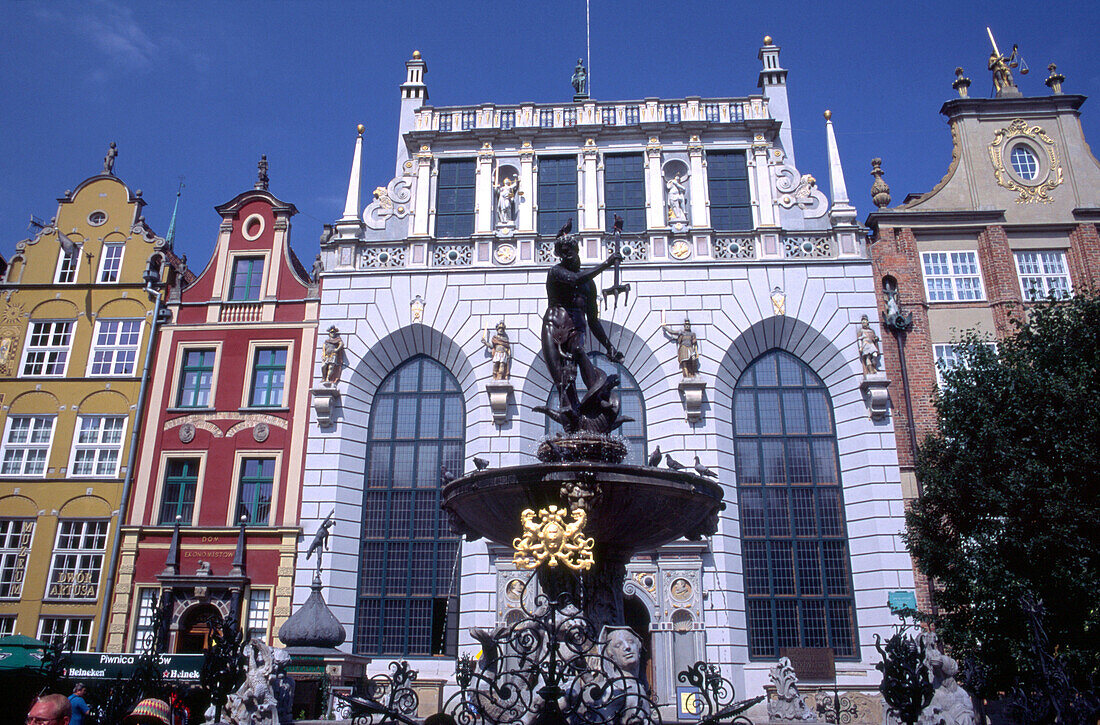 The Neptun Fountain, a symbol of Gdansk, built in 1633 in front of the Artus Mansion, Gdansk, Danzig, Poland