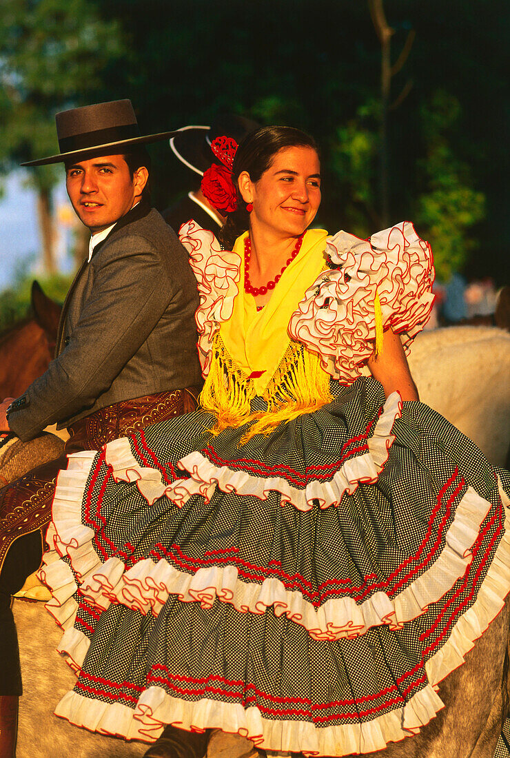 Paar auf dem Pferd,Feria de Abril,Sevilla,Andalusien,Spanien