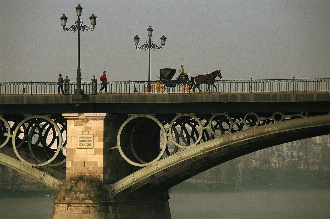 Brücke Puente Isabel II.,Kutsche,Rio Guadalquivir,Sevilla,Andalusien,Spanien