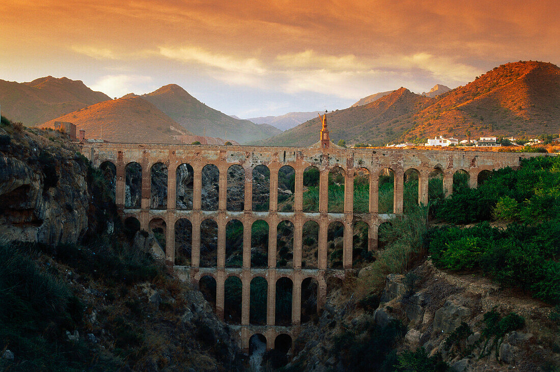 Aquädukt von Nerja, Provinz Malaga, Andalusien, Spanien