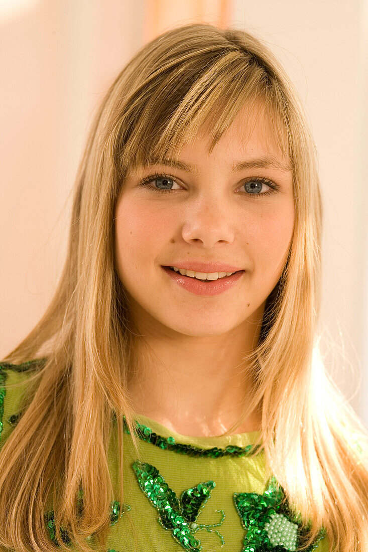 Teenage girl (14-16) smiling, portait