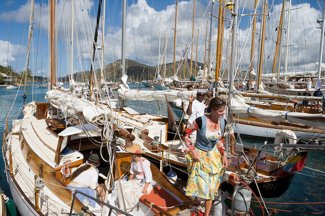 Seeleute in traditionelle Kostüme, Antigua Classic Yacht Regatta, Falmouth Harbour, Antigua