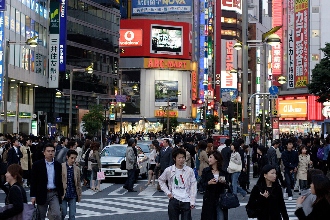 rush hour, department stores, shops, Young people, East Shinjuku, close to JR Yamanote Line Station Shinjuku, Tokyo, Japan