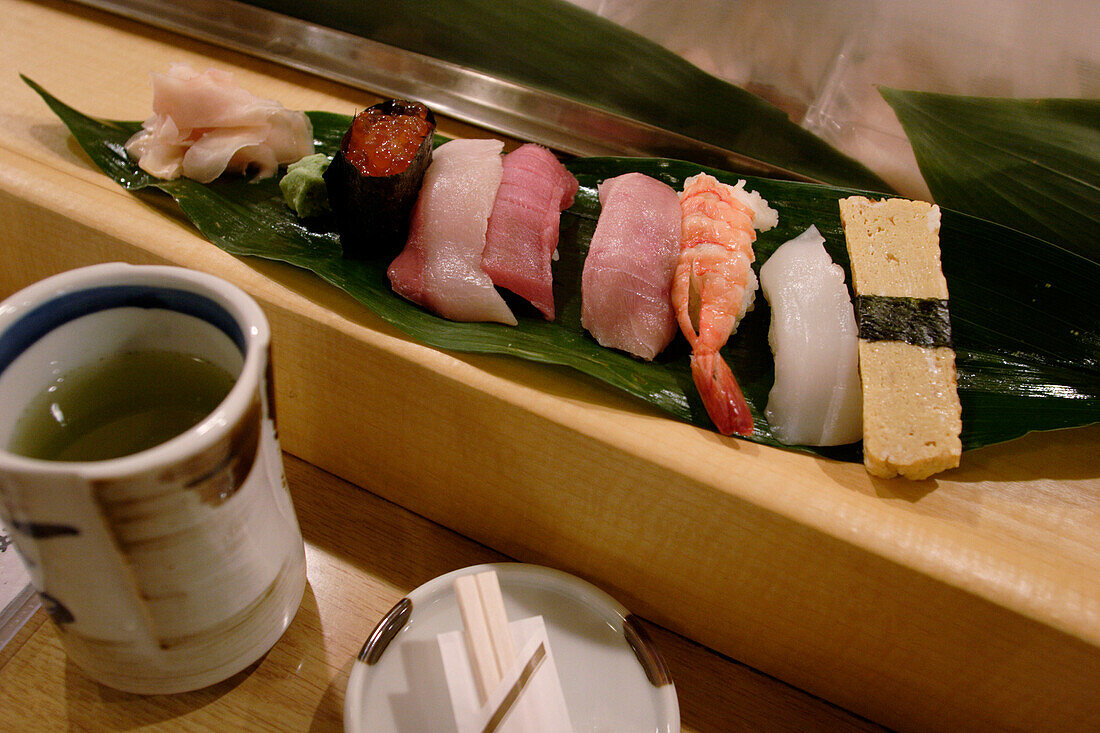 Fisch, Tee, Sushi, Tellergericht, Restaurant, Ginza, Tokio, Tokyo, Japan