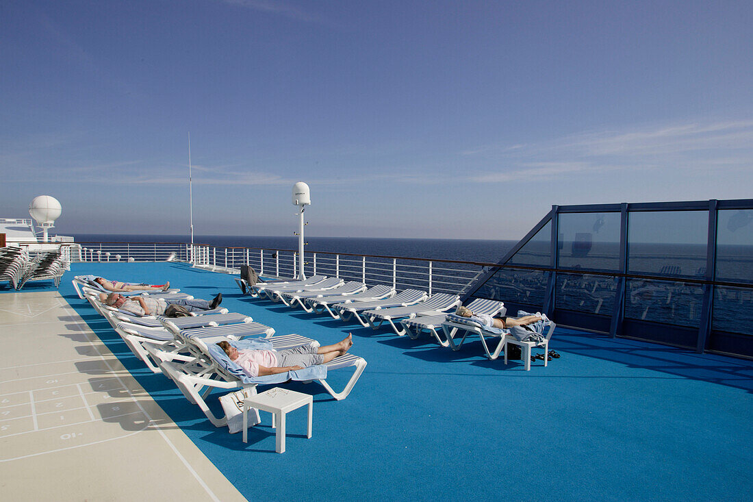 sun deck, deck chair, deck chairs, cruise ship MS Delphin Renaissance, Cruise Bremerhaven to South England, Atlantic