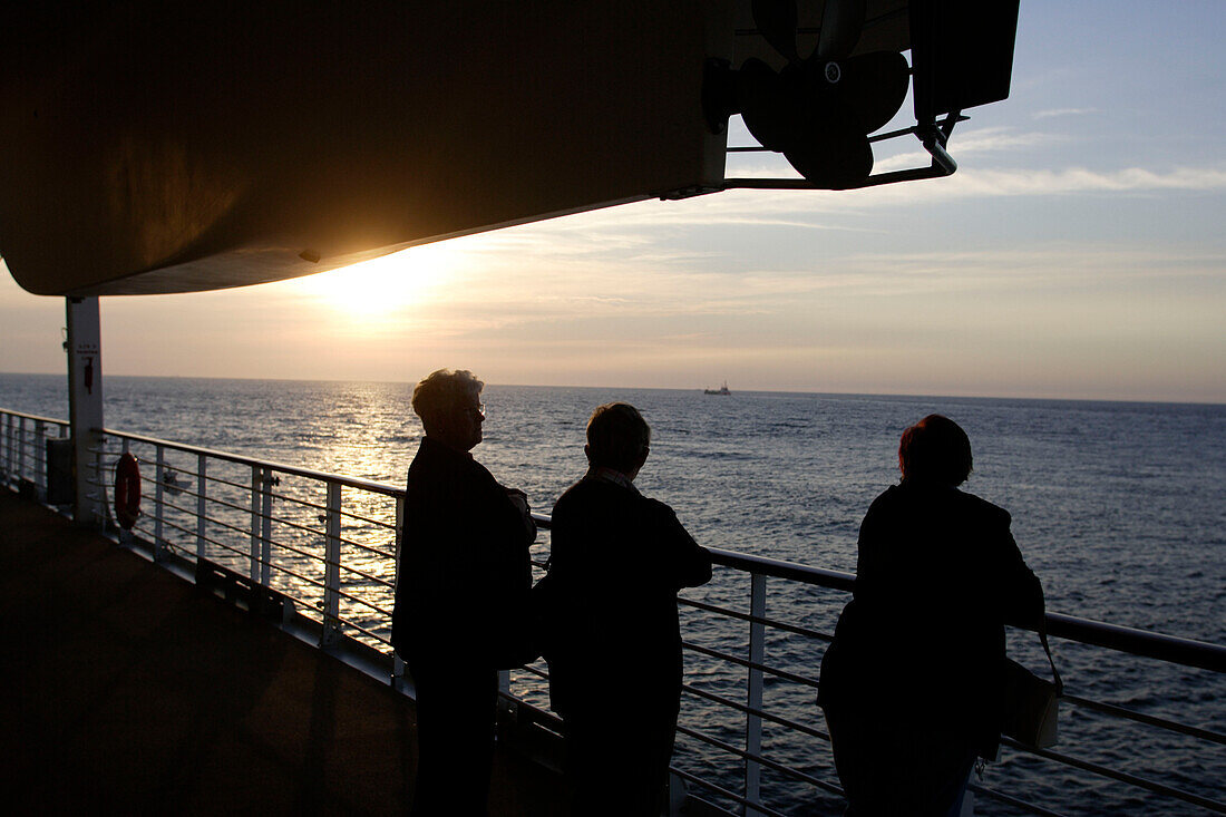 Sonnenuntergang, Kreuzfahrtschiff MS Delphin Renaissance, Kreuzfahrt Bremerhaven - Südengland, England