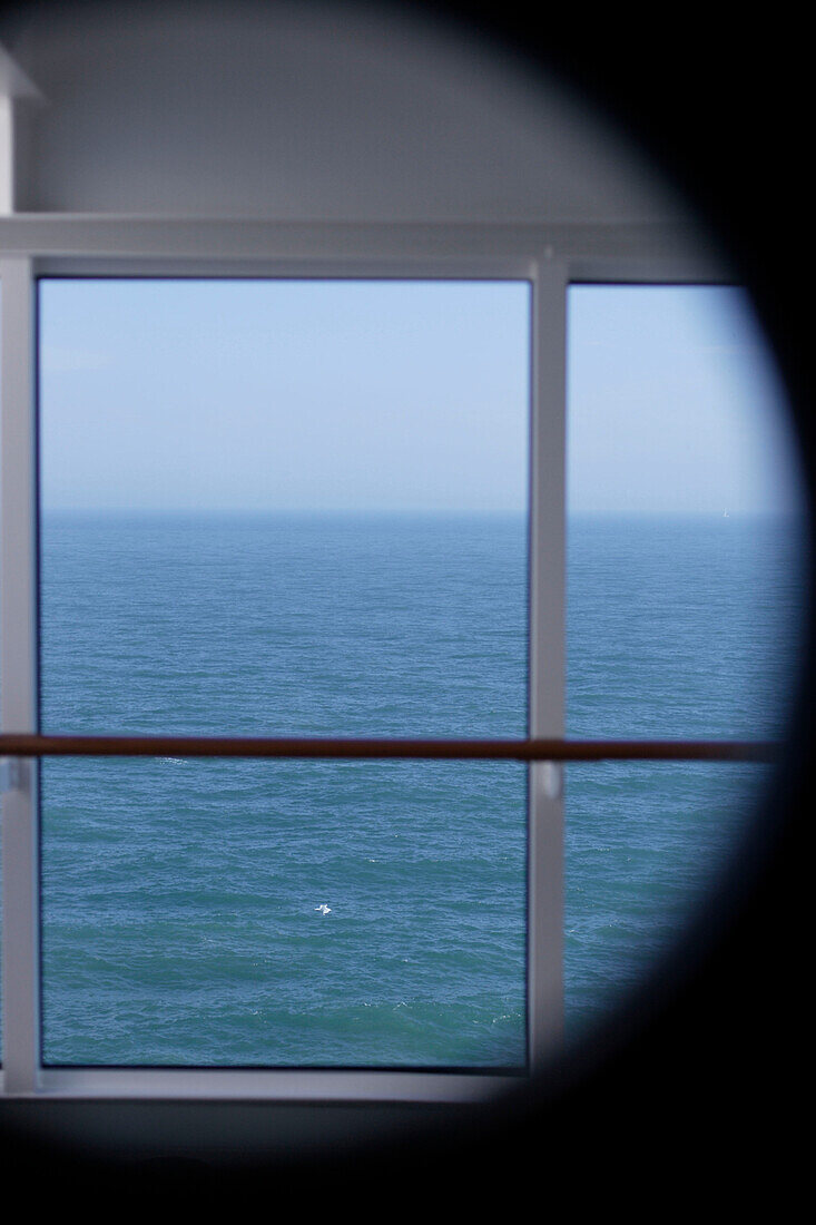 Meerblick durch Bullauge, Kreuzfahrtschiff MS Delphin Renaissance, Kreuzfahrt Bremerhaven, Südengland, England