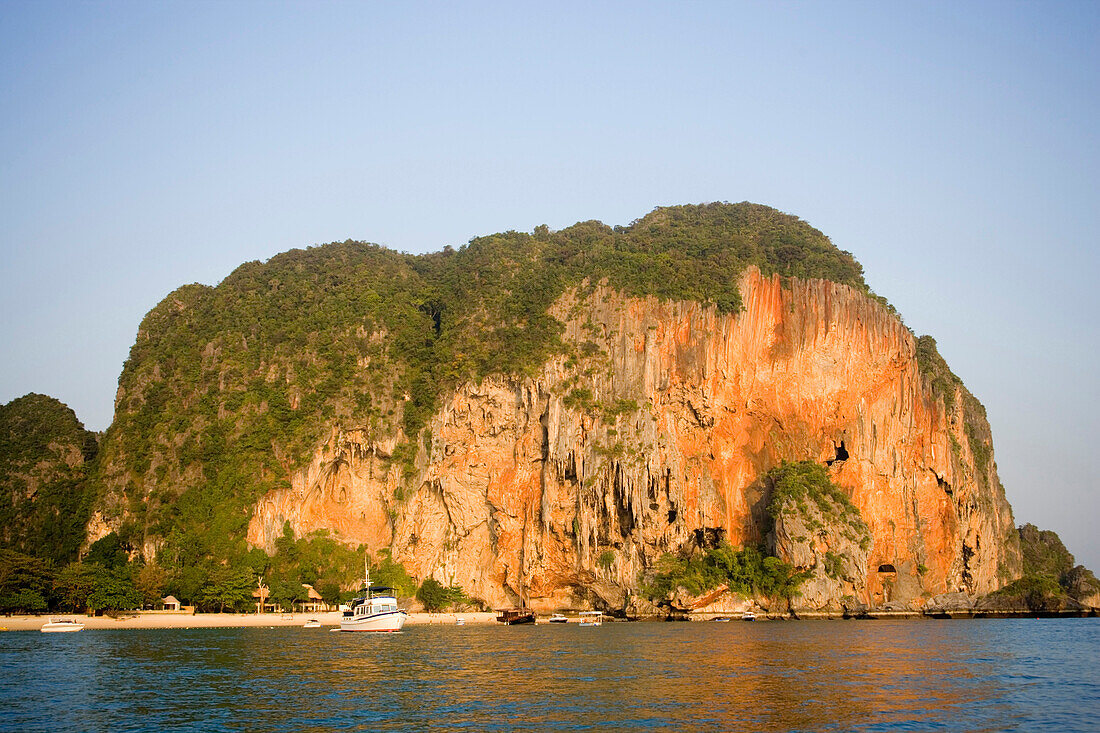 Blick auf Hat Phra Nang Beach, Laem Phra Nang, Railay, Krabi, Thailand