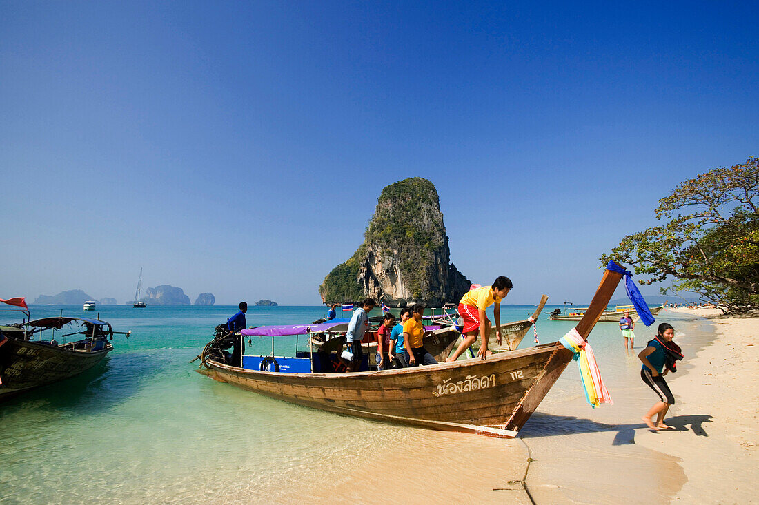 People leaving boats, chalk cliff in background, Phra Nang Beach, Laem Phra Nang, Railay, Krabi, Thailand, after the tsunami