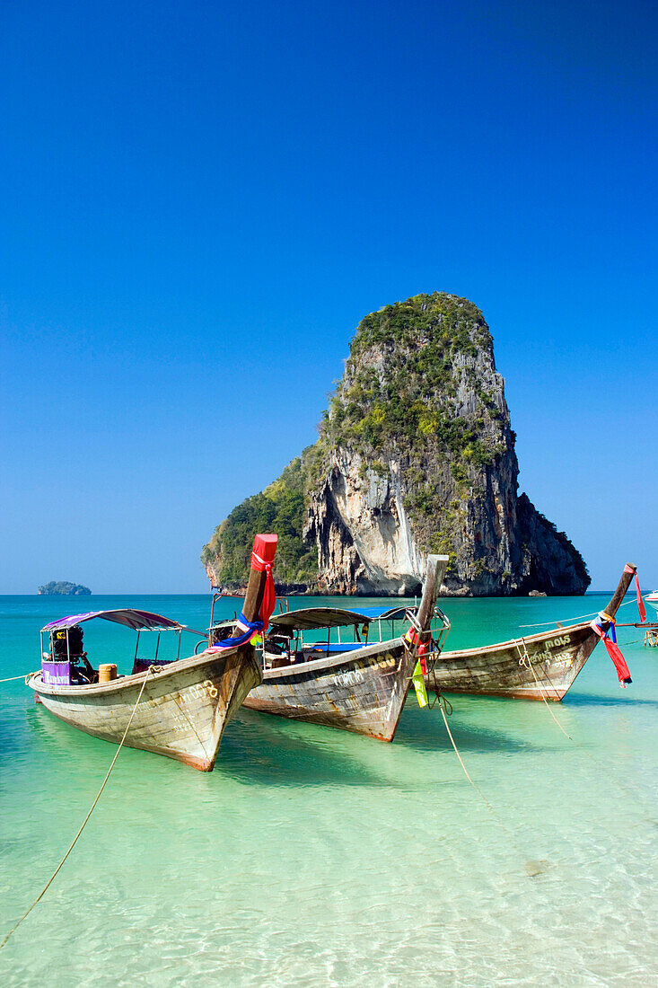 Anchored boats, chalk cliff in background, Phra Nang Beach, Laem Phra Nang, Railay, Krabi, Thailand, after the tsunami