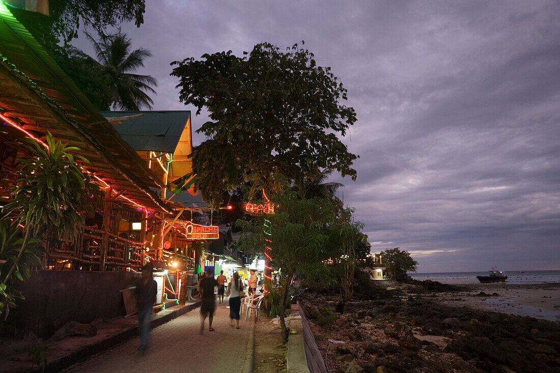 Boardwalk with restaurants, bars and shops in the evening, Ko Phi Phi Don, Ko Phi Phi Island, Krabi, Thailand, after the tsunami