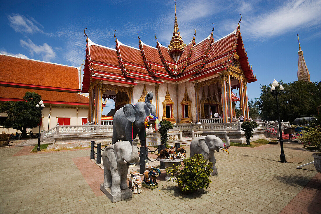 Elefanten bei Ubosot, Wat Chalong, Phuket, Thailand