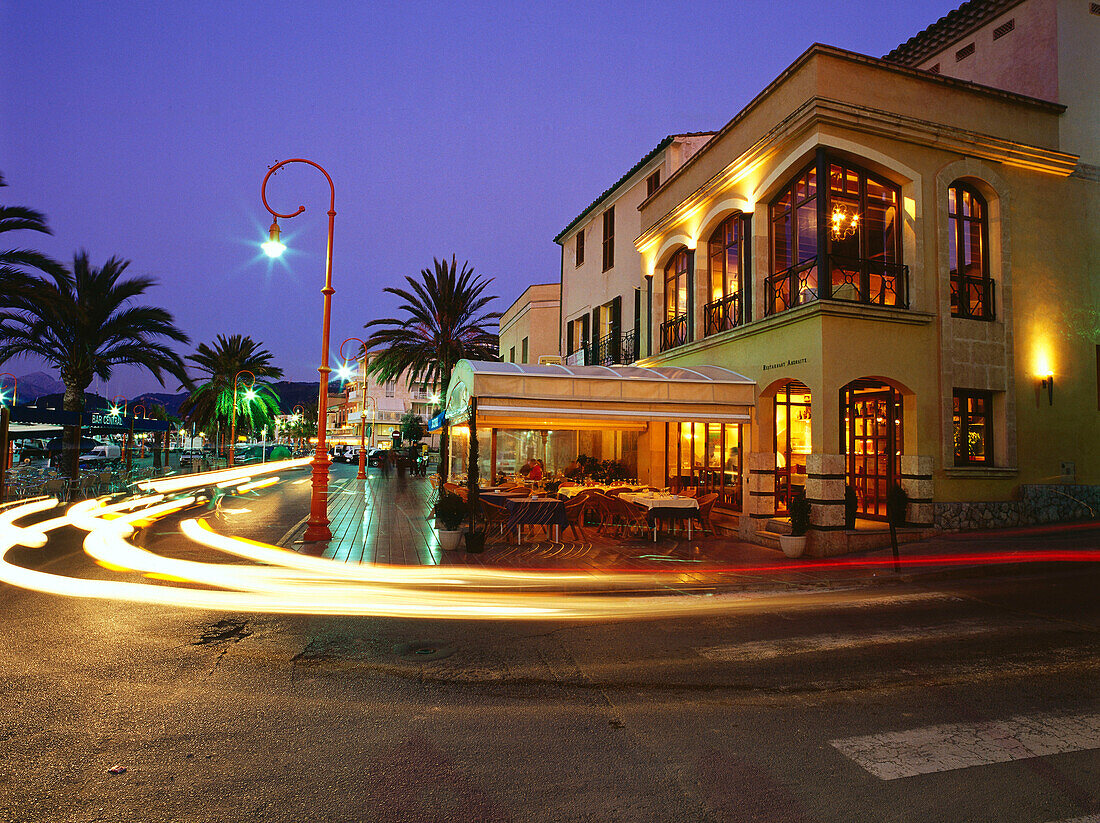 Restaurant Andratx bei Nacht, Hafenpromenade, Port d'Andratx, Mallorca, Spanien