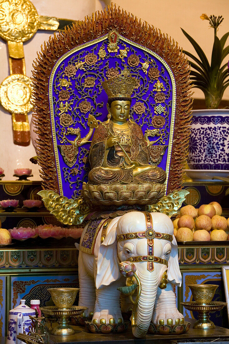 Wannian Kloster, Emei Shan,Wannian Kloster, Ziegelhalle mit Statue, weißer Elefanten reitendem Buddha, Samantabhadra Buddha, Berge Emei Shan, Provinz Sichuan, Weltkulturerbe, UNESCO China, Asien