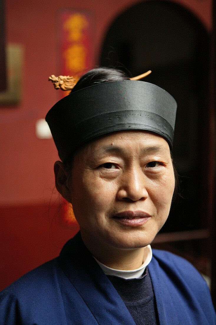 Portrait of a chinese nun, Nunnery Huanting, Heng Shan South, Hunan province, China, Asia