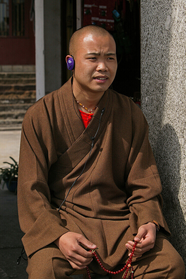 monk with walkman, peak temple Zhu Rong Feng, Heng Shan south, Hunan province, Hengshan, Mount Heng, China, Asia