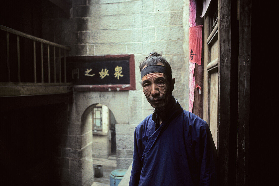 A monk at Qunxian monastery, Hua Shan, Shaanxi province, China, Asia