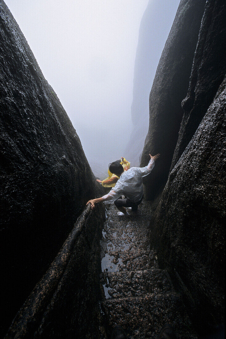 Pilgrims on narrow stone steps, pilgrimage route to Jade Screen Peak, Huang Shan, Anhui province, China, Asia