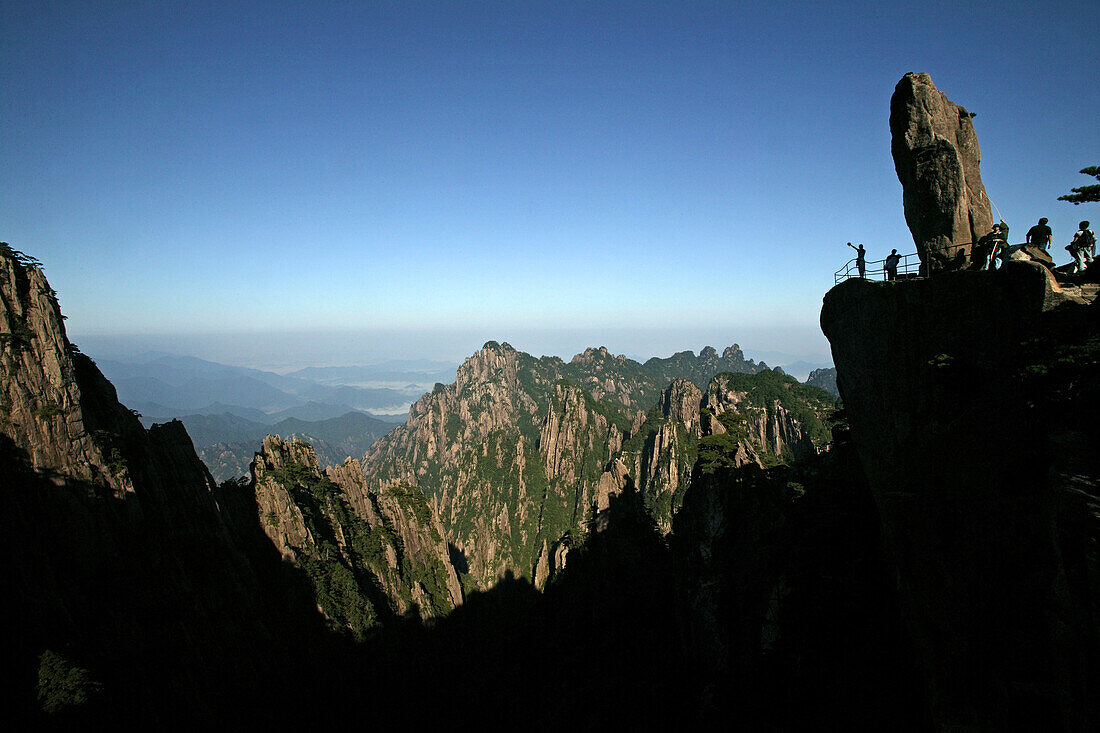 People at viewpoint Flying-in-rock, Huang Shan, Anhui province, China, Asia