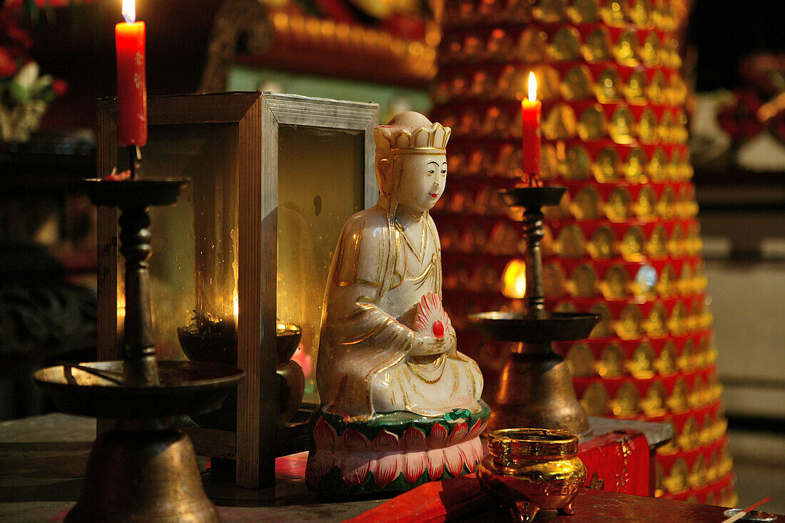 White Jade Buddha in the candlelight, Sangchan Monastery, Jiuhuashan, Anhui province, China, Asia
