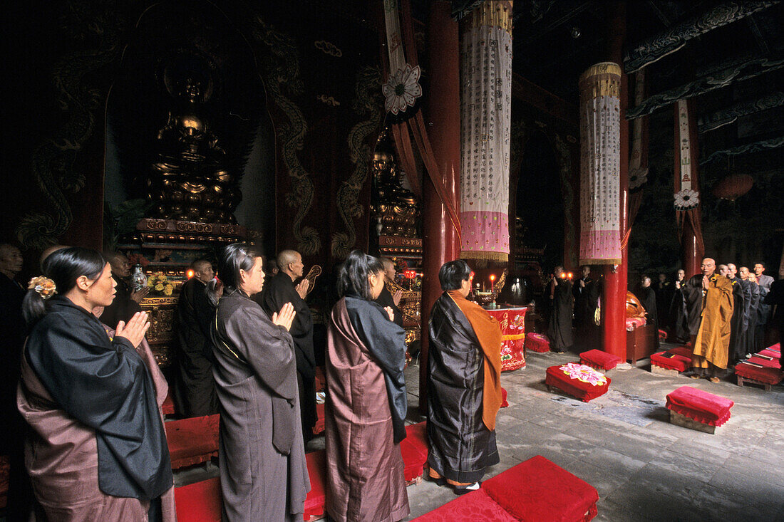 prayer in summit monastery, Buddhist Island of Putuo Shan near Shanghai, Zhejiang Province, East China Sea, China, Asia