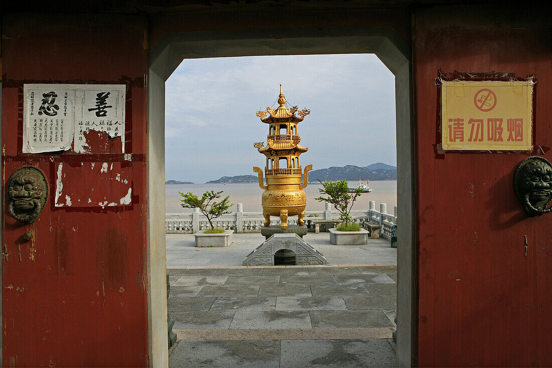 South Heaven Gate Tempel, Putuo Shan, buddhistische Klosterinsel bei Shanghai, Provinz Zhejiang, ostchinesisches Meer, China, Asien